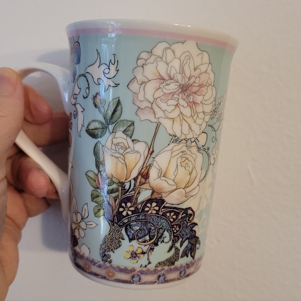 Summer River BV Copyright Floral Mug